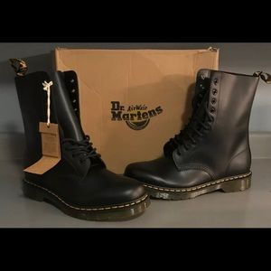 Dr Martens Combat Boots Mens SZ 11 NIB